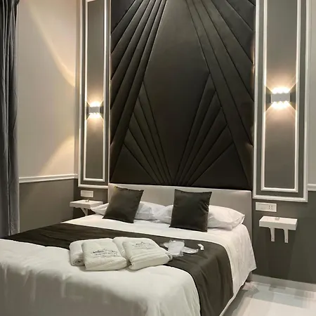 Sunny Suite Napoli - Jacuzzi Romantic Rooms Near Central Station & Historic Center