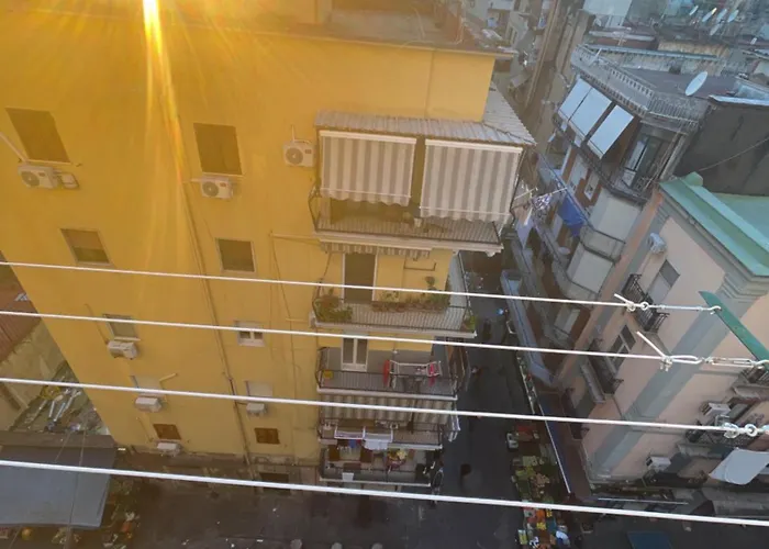 Sunny Suite Napoli - Jacuzzi Romantic Rooms Near Central Station & Historic Center Nocleg ze śniadaniem Neapol