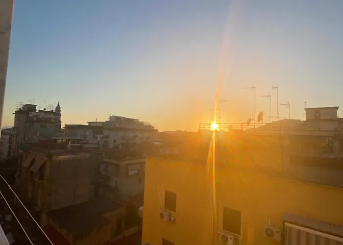 Nocleg ze śniadaniem Sunny Suite Napoli - Jacuzzi Romantic Rooms Near Central Station & Historic Center Neapol