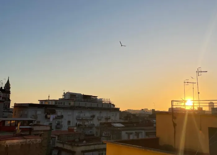 Nocleg ze śniadaniem Sunny Suite Napoli - Jacuzzi Romantic Rooms Near Central Station & Historic Center 4*