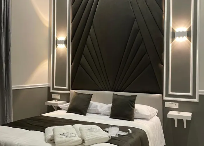 Sunny Suite Napoli - Jacuzzi Romantic Rooms Near Central Station & Historic Center