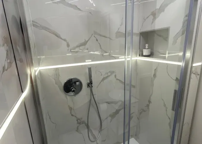 Sunny Suite Napoli - Jacuzzi Romantic Rooms Near Central Station & Historic Center Nocleg ze śniadaniem Neapol