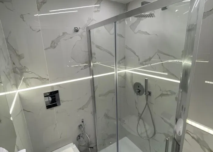 Sunny Suite Napoli - Jacuzzi Romantic Rooms Near Central Station & Historic Center Neapol