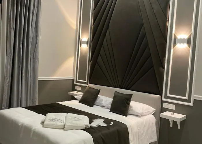 Sunny Suite Napoli - Jacuzzi Romantic Rooms Near Central Station & Historic Center