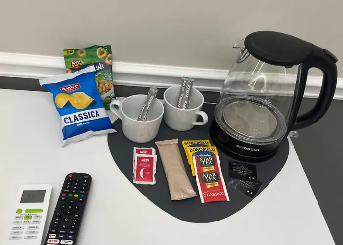 Sunny Suite Napoli - Jacuzzi Romantic Rooms Near Central Station & Historic Center 4*