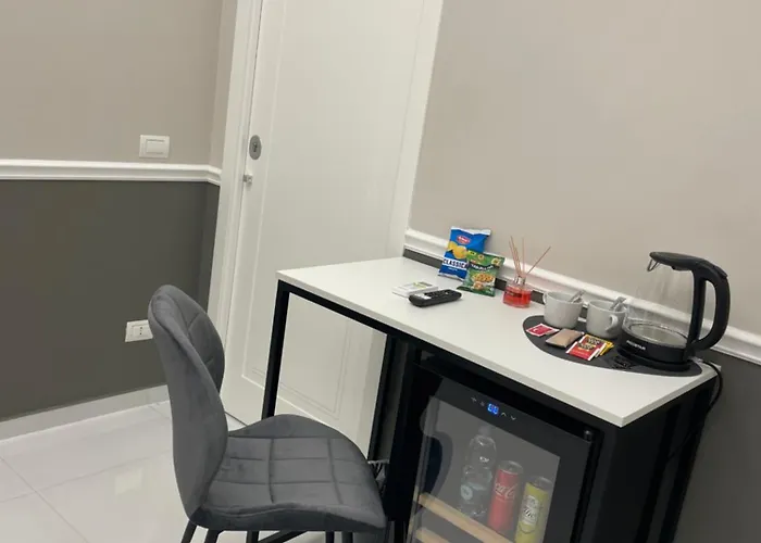 Sunny Suite Napoli - Jacuzzi Romantic Rooms Near Central Station & Historic Center 4*