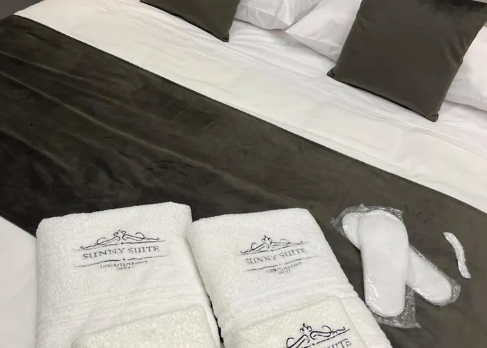 Sunny Suite Napoli - Jacuzzi Romantic Rooms Near Central Station & Historic Center Neapol