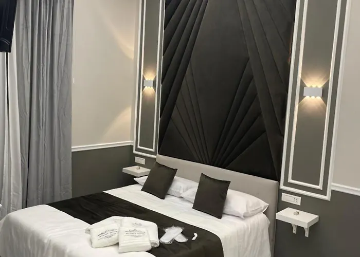 Sunny Suite Napoli - Jacuzzi Romantic Rooms Near Central Station & Historic Center Nocleg ze śniadaniem