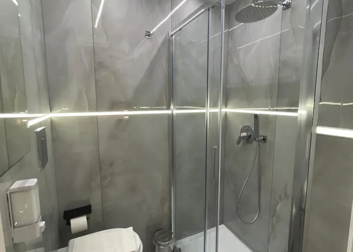 Nocleg ze śniadaniem Sunny Suite Napoli - Jacuzzi Romantic Rooms Near Central Station & Historic Center 4*