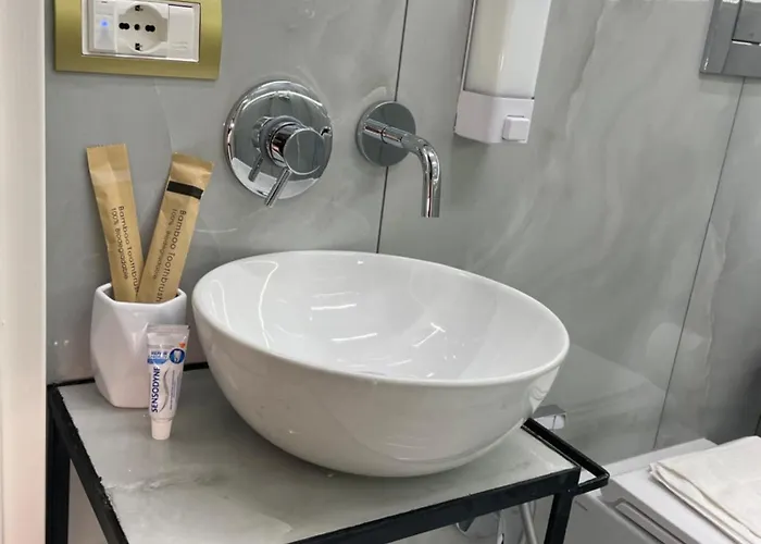 Sunny Suite Napoli - Jacuzzi Romantic Rooms Near Central Station & Historic Center Nocleg ze śniadaniem Neapol