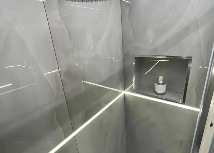 Nocleg ze śniadaniem Sunny Suite Napoli - Jacuzzi Romantic Rooms Near Central Station & Historic Center Neapol