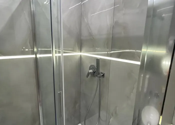 Sunny Suite Napoli - Jacuzzi Romantic Rooms Near Central Station & Historic Center Neapol