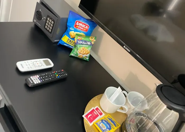 Sunny Suite Napoli - Jacuzzi Romantic Rooms Near Central Station & Historic Center 4* Neapol