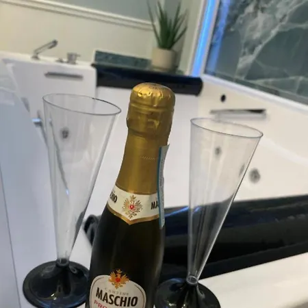 לינה וארוחת בוקר Sunny נאפולי