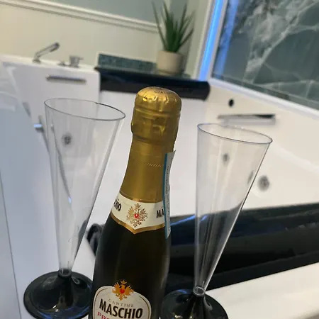 Sunny לינה וארוחת בוקר 4*